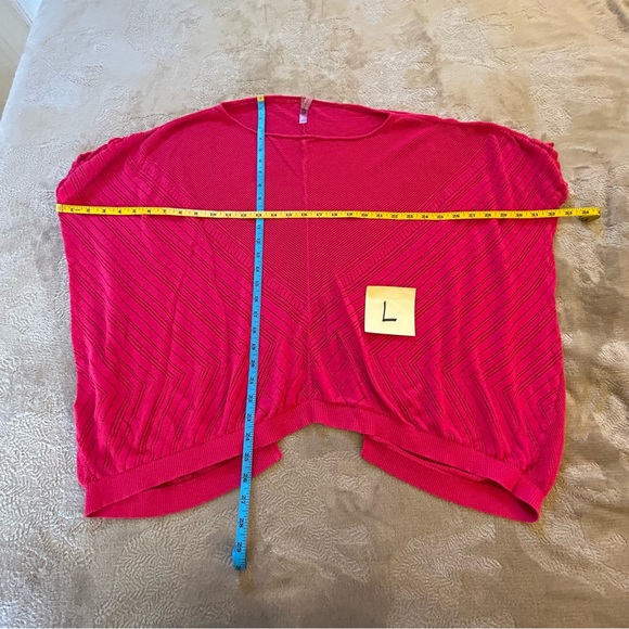 Victoria’s Secret dark pink loose crochet boho cover up sweater Size M/L - Picture 6 of 7